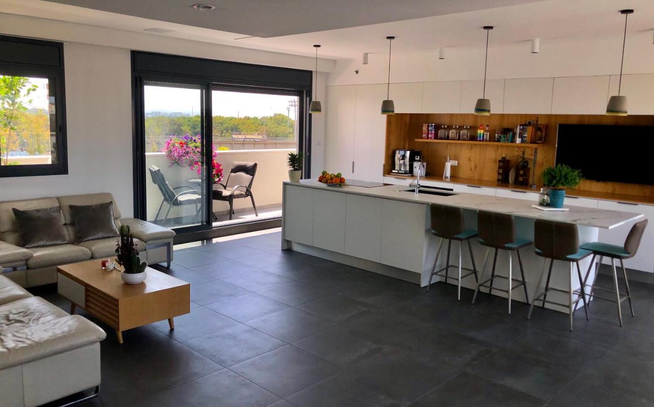 Suite And Room In A Breathtaking New Designed Penthouse In Se Tlv Tel Aviv Esterno foto