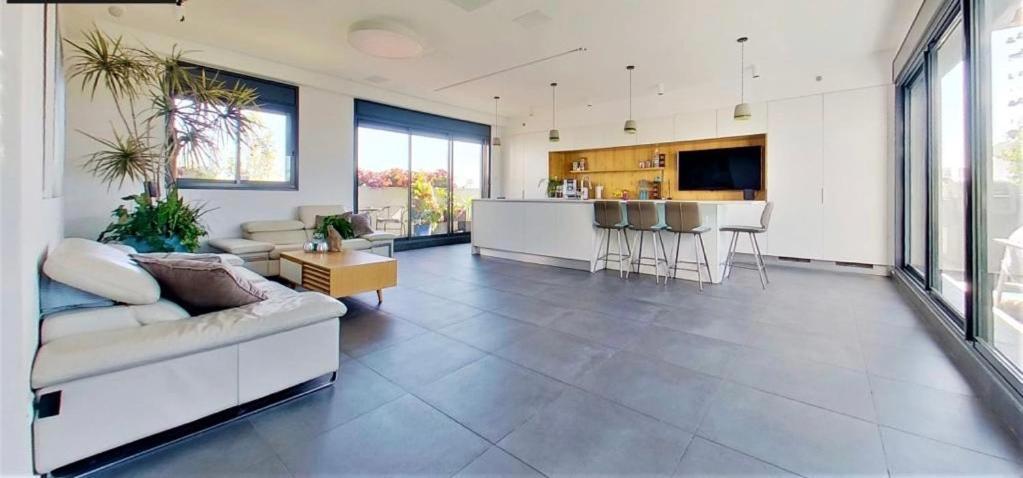 Suite And Room In A Breathtaking New Designed Penthouse In Se Tlv Tel Aviv Esterno foto