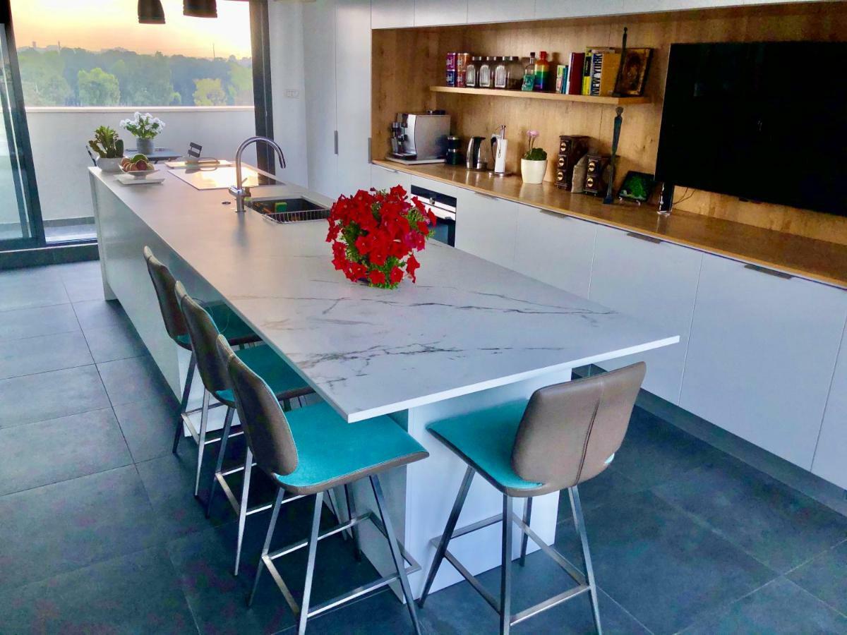 Suite And Room In A Breathtaking New Designed Penthouse In Se Tlv Tel Aviv Esterno foto