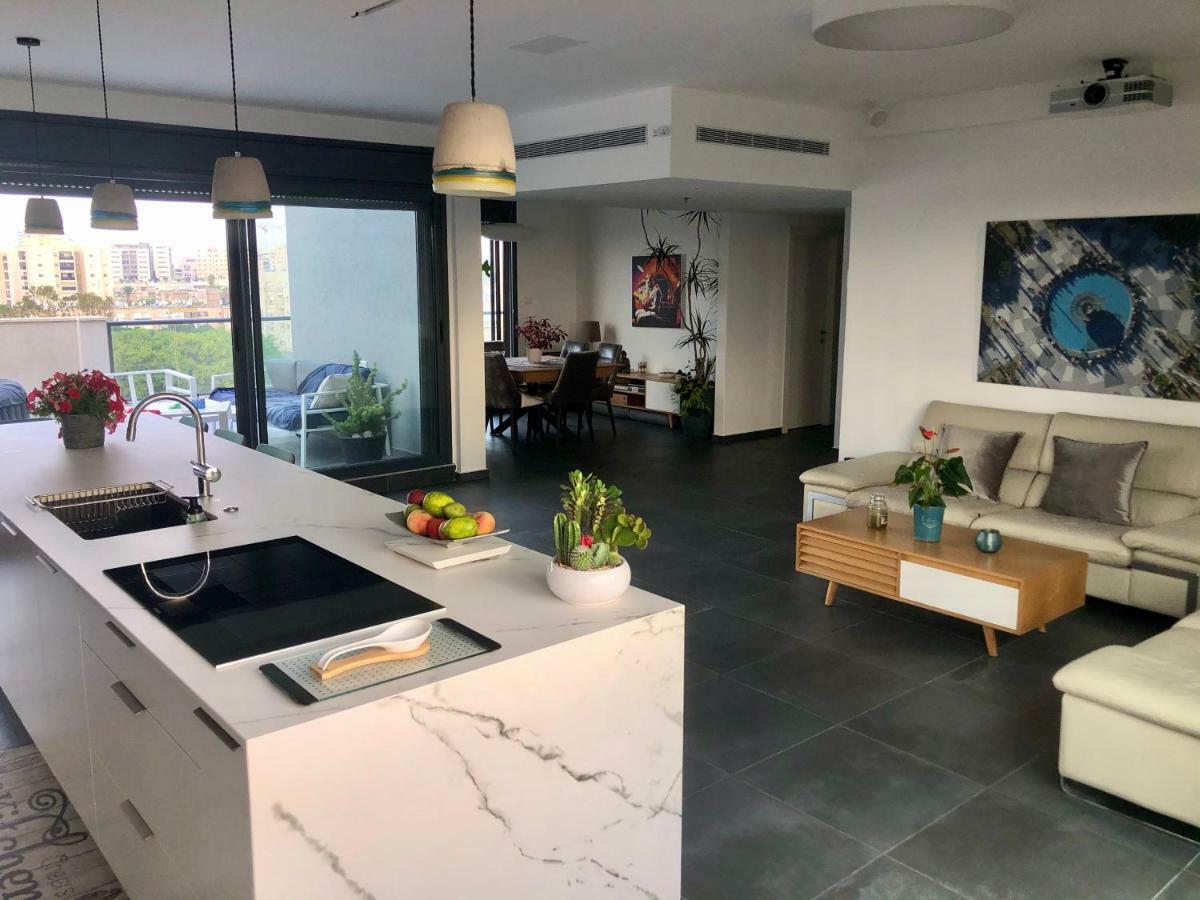 Suite And Room In A Breathtaking New Designed Penthouse In Se Tlv Tel Aviv Esterno foto