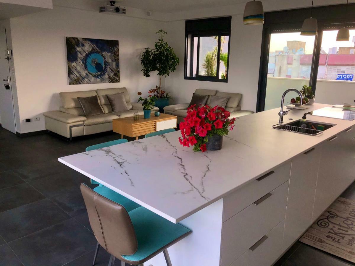 Suite And Room In A Breathtaking New Designed Penthouse In Se Tlv Tel Aviv Esterno foto